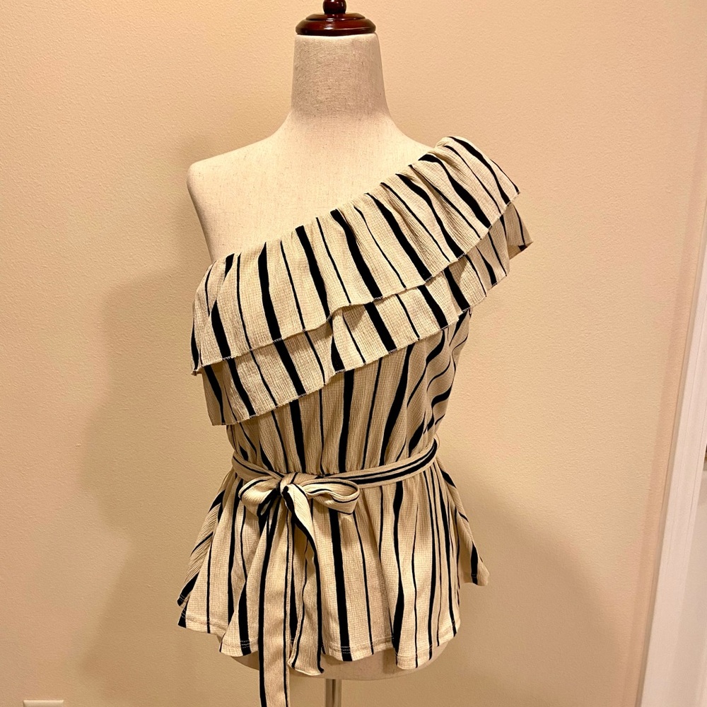 Anthropologie lovers! Maeve - XS top with removable cloth belt - brand new w/tag